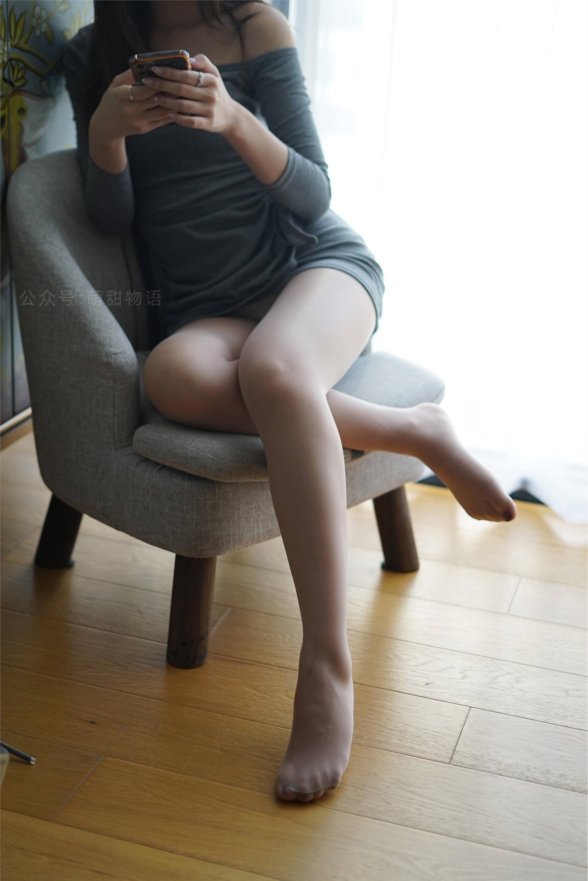 萌甜物语 XM122《露肩连衣裙-姗姗》